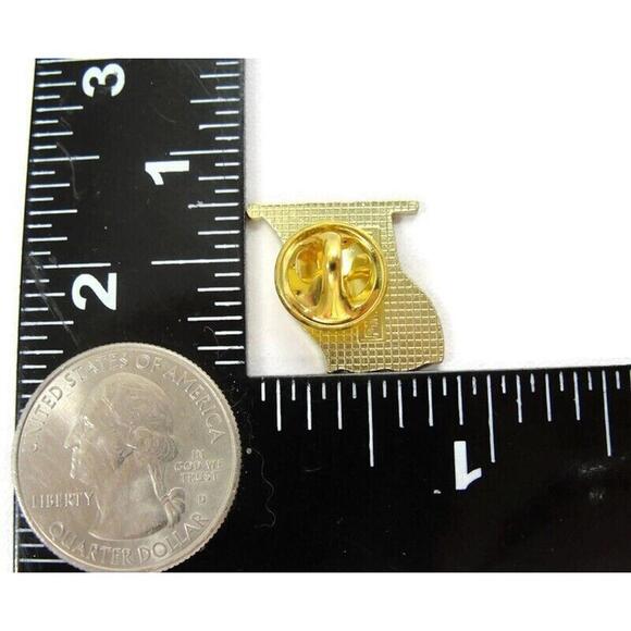 Patriotic Waving Flag Lapel Pin Vintage Stars and Stripes Red White Blue - Picture 3 of 8